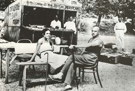 В. В. Маяковский и Л. Ю. Брик на отдыхе в Ялте, 1926